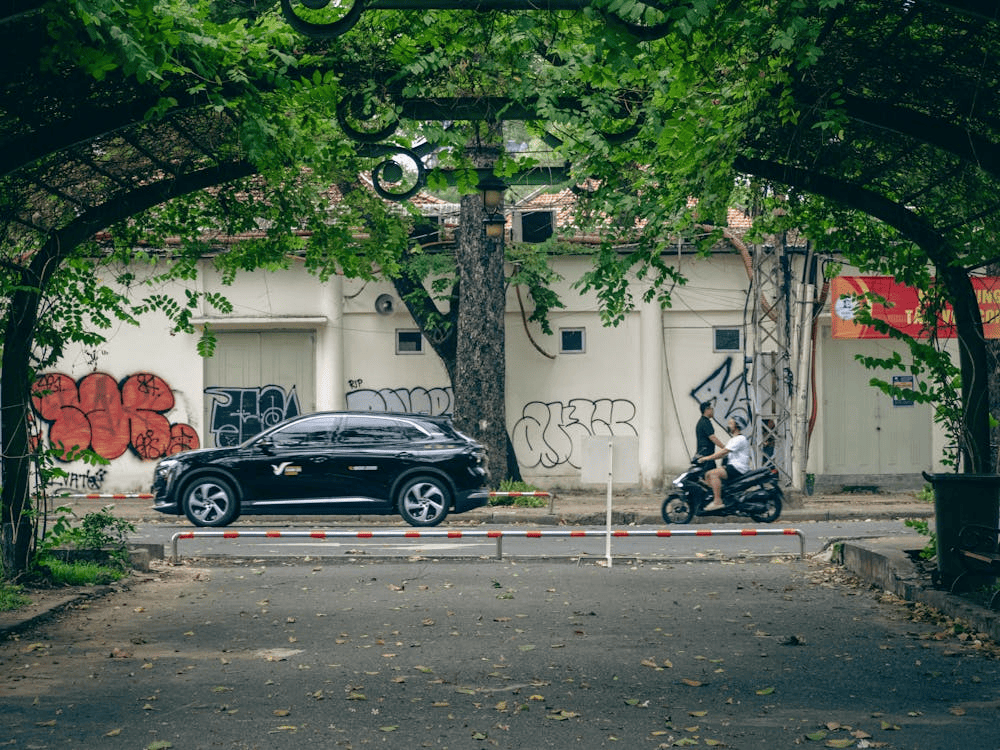 Requesting Bike or Taxi for the journey from Danang to Hoi An provides comfort and safety for travelers (Source: Pexels)